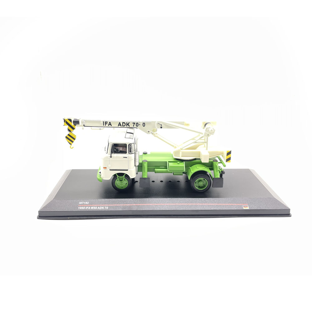 Vintage Collectible Trucks - โมเดลรถบรรทุกเรซินขนาด 1:43 รุ่น 1968 IFA W50